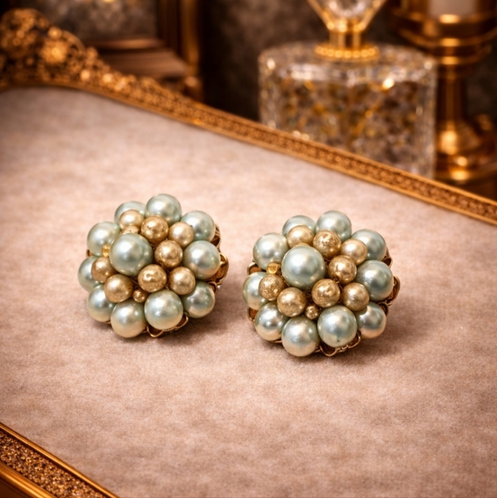 VINTAGE JAPAN FAUX PEARL CLUSTER CLIP ON EARRINGS GOLD TONE